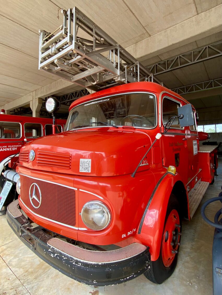 CAMINHÃO BOMBEIRO AUTO ESCADA MECÂNICA