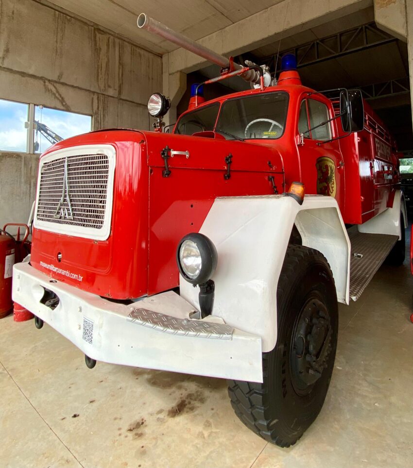 CAMINHÃO DE BOMBEIRO MAGIRUS DEUTZ FM 200 D 16A