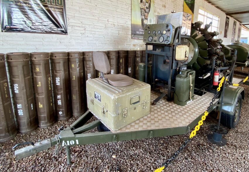 CARRETINHA COM MOTOR RADIAL EM CIMA