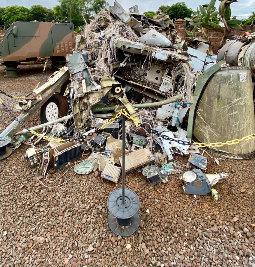 DESTROÇOS DA AERONAVE CAÇA AMX A1