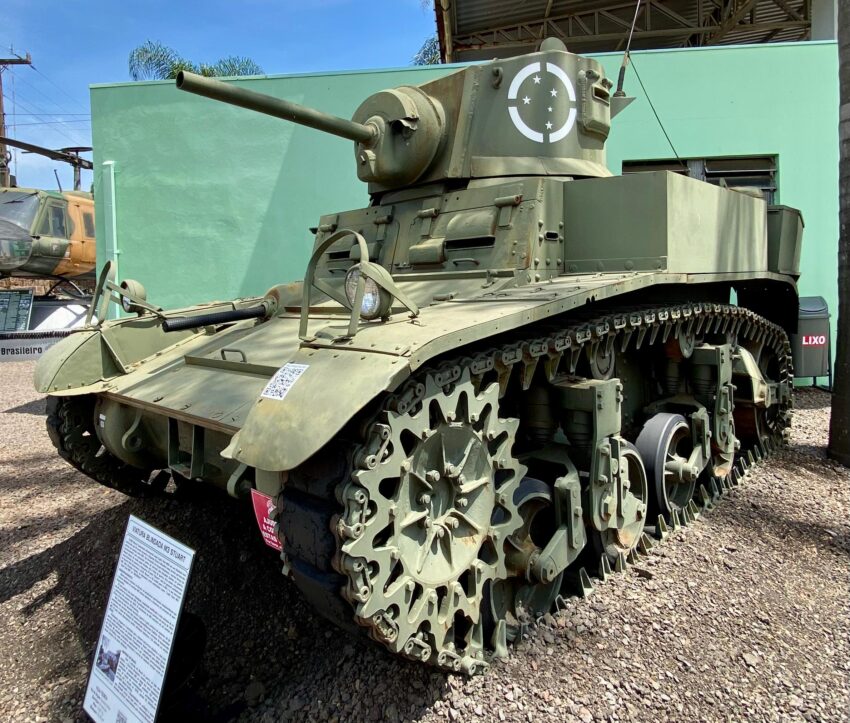 VIATURA BLINDADA STUART M3A1