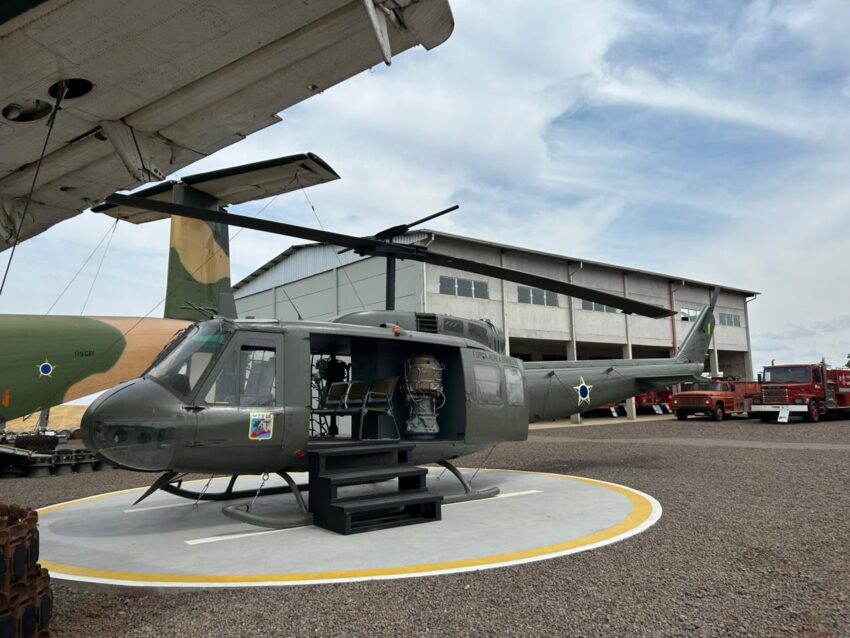 HELICÓPTERO BELL UH-1H