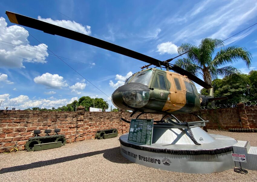 HELICÓPTERO BELL UH1H