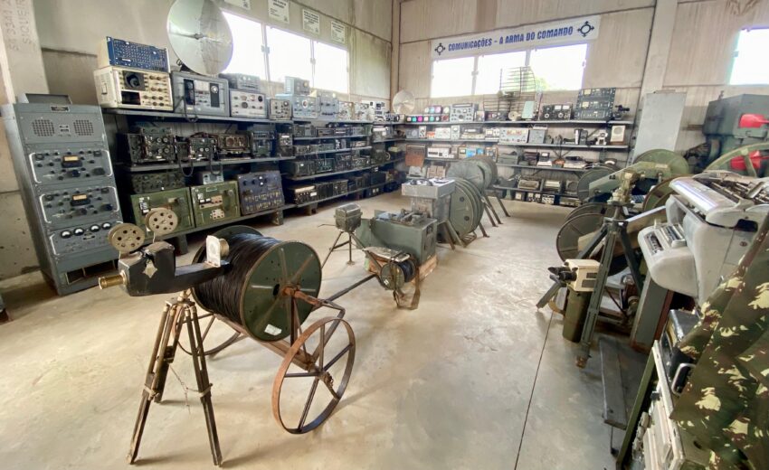CENÁRIO DE RÁDIOS – TECNOLOGIA MILITAR