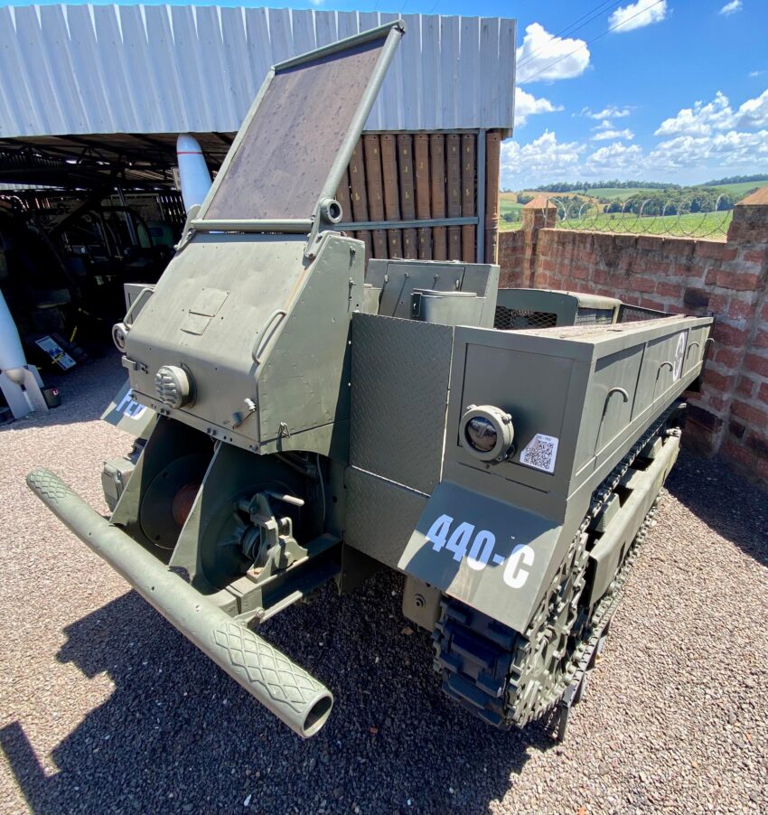 TRATOR M5A1 – 1942