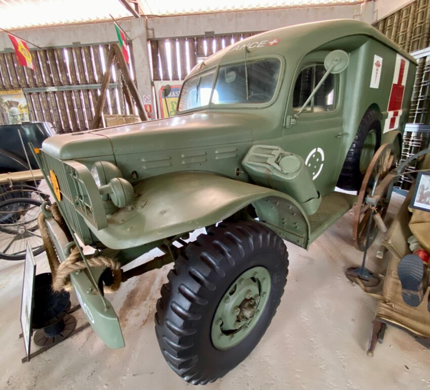 VIATURA DODGE AMBULÂNCIA WC 54