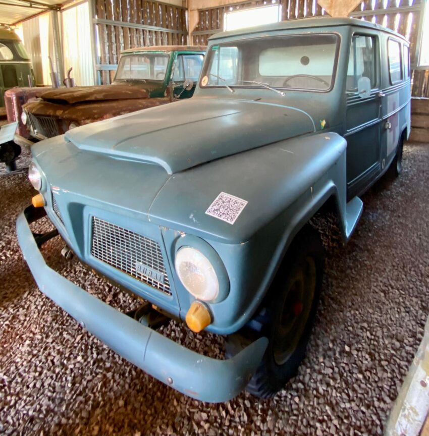 VIATURA FORD AMBULÂNCIA M615